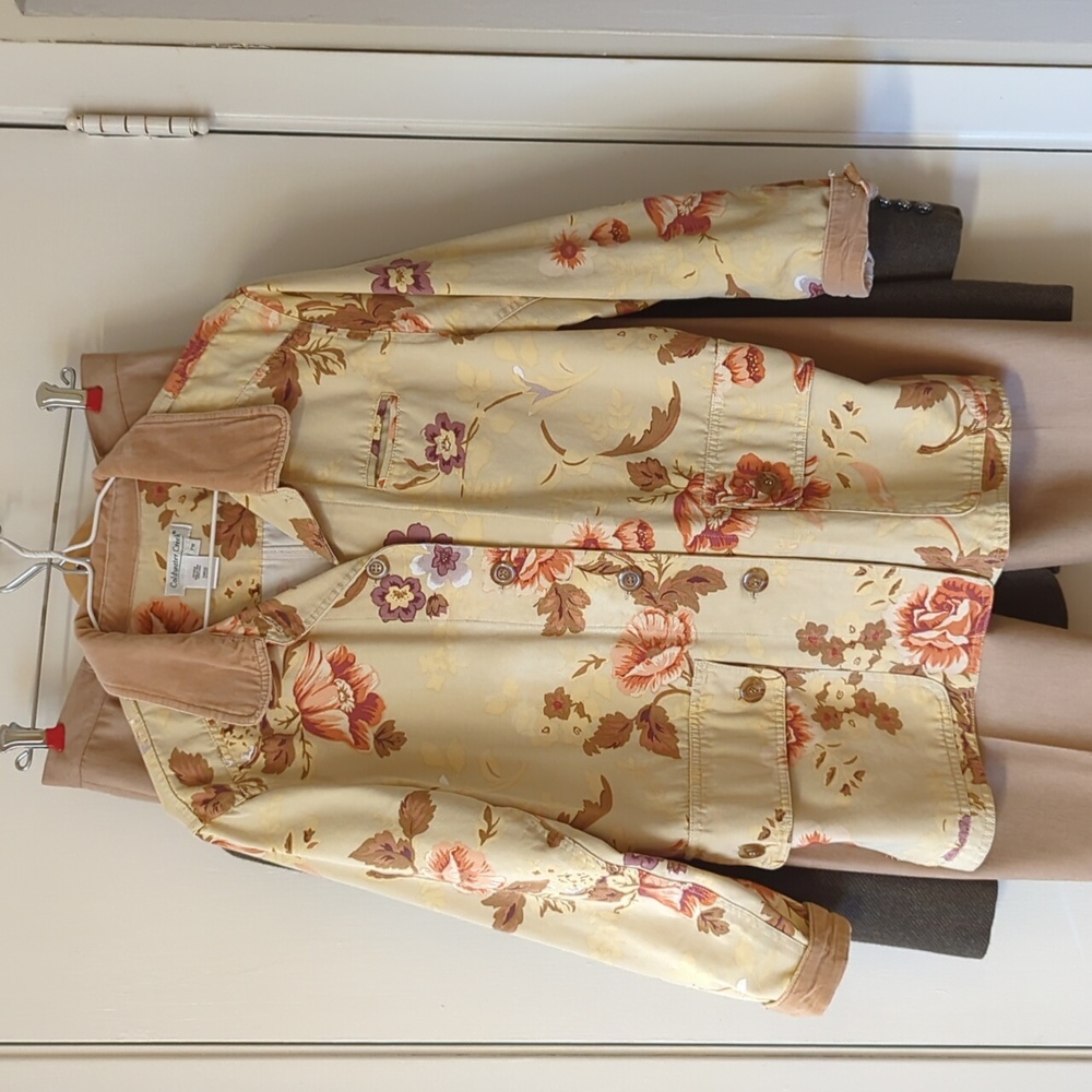 Coldwater Creek Floral print barncoat sz PM Velvet collar and cuffs